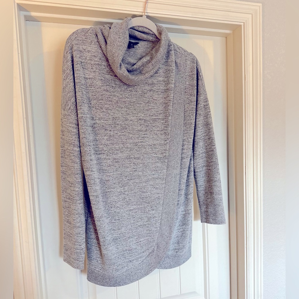Women’s Gray Banana Republic Sweater. Turtleneck, light weight